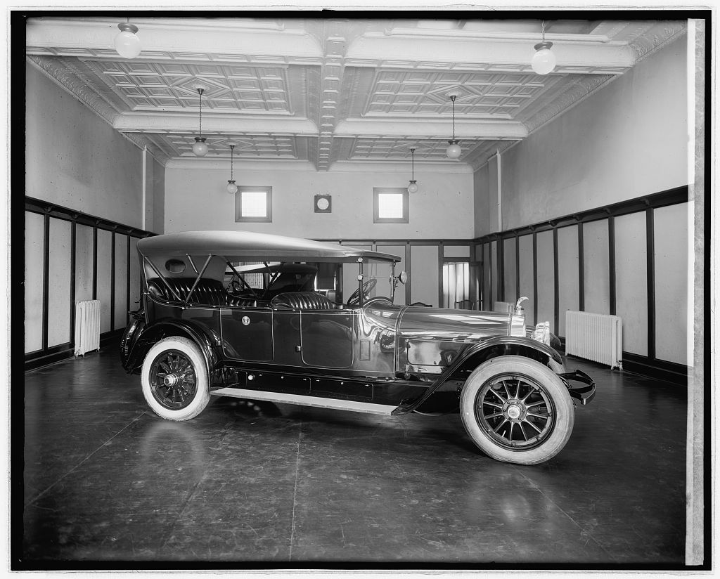 Pres. Harding_s new _ 9_000.00 White House locomobile_ 1921_